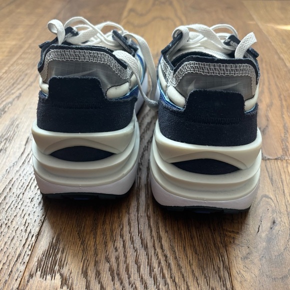 Nike Wattle One SE sneakers in phantom/hyper royal - Picture 12 of 13